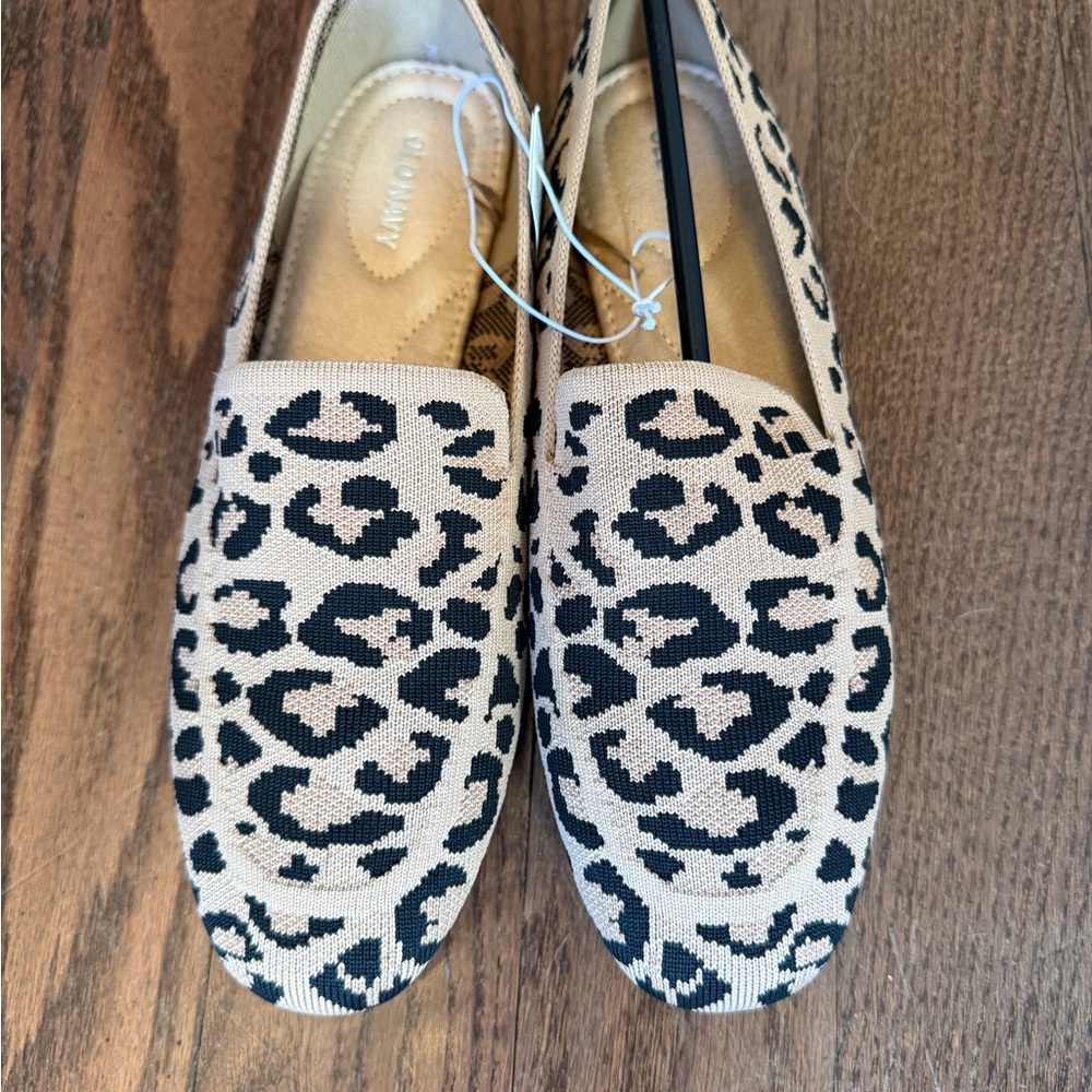 Old Navy Black and Cream Leopard Flats